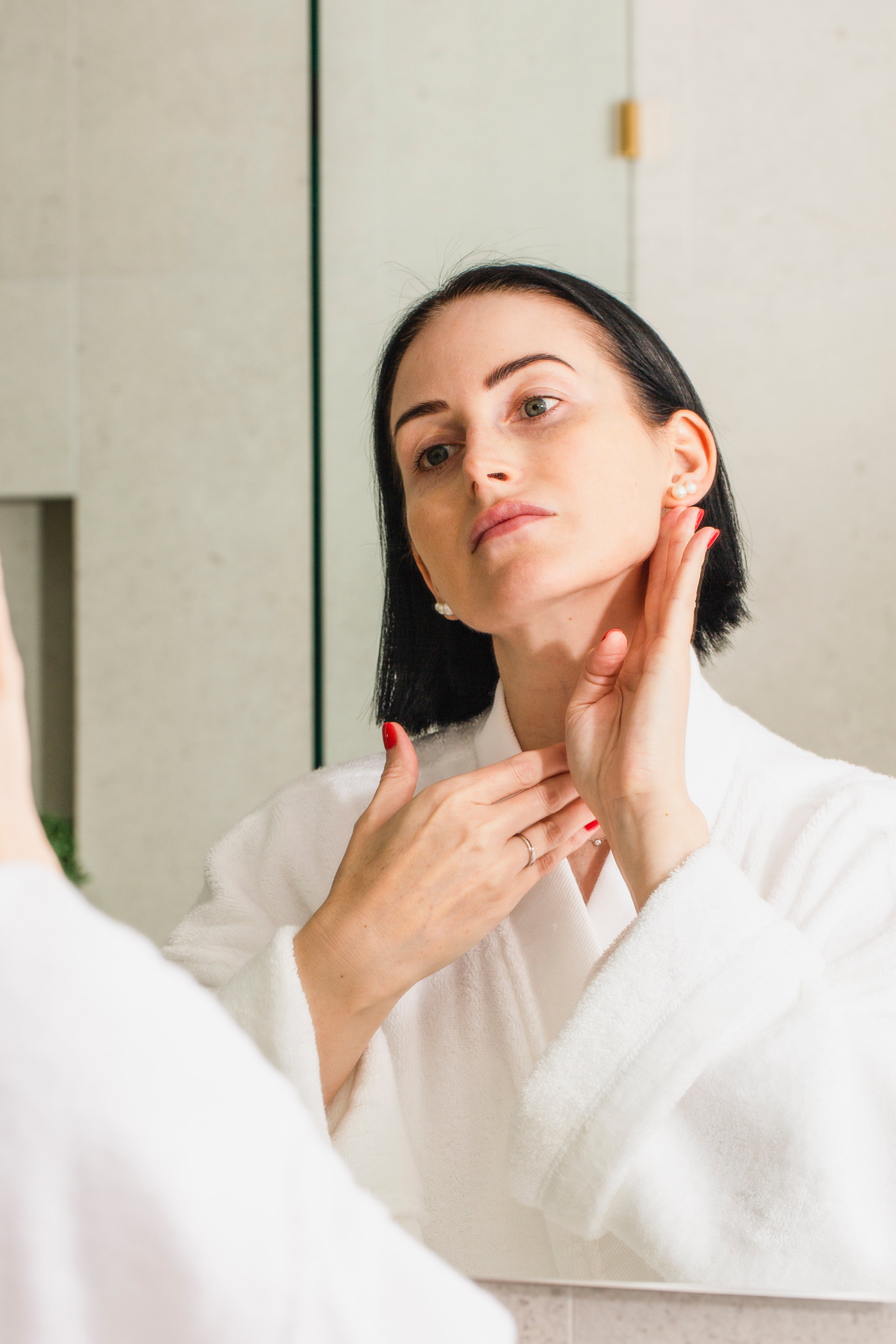 AMPERNA-Kiri-Applying-Cream.jpg